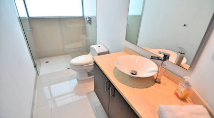 Baño principal | Sonesta 701